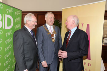 Attending the LVA luncheon were (from left): LVA Vice Chairman Eamonn McCormack, of the Merrion Inn, LVA Chairman Tom O’Brien of The Ferryman and Guest Speaker John Fanning, Bord Bia Brand Forum Chairman.