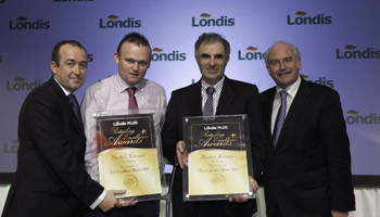 Top Londis: Stephen O’Riordain CEO, Londis and Marty Whelan, MC with  Tommy Murphy, store manager and John Burke of Burke’s Londis Plus Kinvara accepting their Londis Store of the Year award at the Londis Annual Conference in Killarney