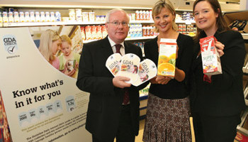 Minister for Agriculture, Fisheries and Food, Brendan Smith, TD, Tesco nutritionist, Paula Mee and Dr Louise Sullivan, Food and Drinks Industry Ireland