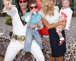 Pictured launching this year’s HB Ice Cream Sunday Campaign for Down Syndrome Ireland are “Elvis” aka Ciaran Houlihan, Tim Curran (4), Robin Lynam (4), and Lisa Murphy