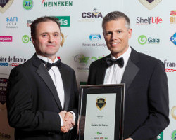 Jerry McDonnell, national sales & development manager, Gala Retail Services Limited, presents the award for Supplier of the Year to Brendan Egan of Cuisine de France