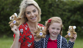 Celebrity mum Pippa O’Connor, together with Ruby Lily, aged seven, and the brand icon Cushelle Koala, surprised SuperValu Lucan shoppers when they were in store to promote the Cushelle Koala Giveaway