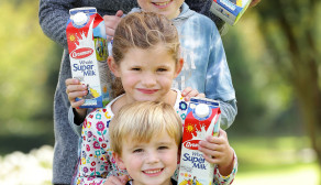 Kyle Moloney (aged 5) and Kate Cepeda (aged 6) at Glanbia Consumer Foods, at the launch of Avonmore’s new milk carton