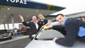 On hand to unveil the new Topaz service station at Northern Cross, Clonshaugh were Topaz ambassador and rugby star Alan Quinlan and Irish footballer and FIFA Puskas Award finalist Stephanie Roche alongside Paul Candon, group marketing director at Topaz